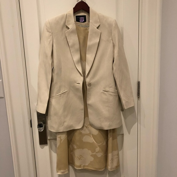 *HOST PICK* 100% Silk Blazer - Picture 3 of 16